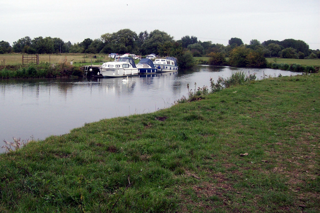 FIRST BOATS SEENON THE THAMES PATH From Cricklade the Tham… Flickr
