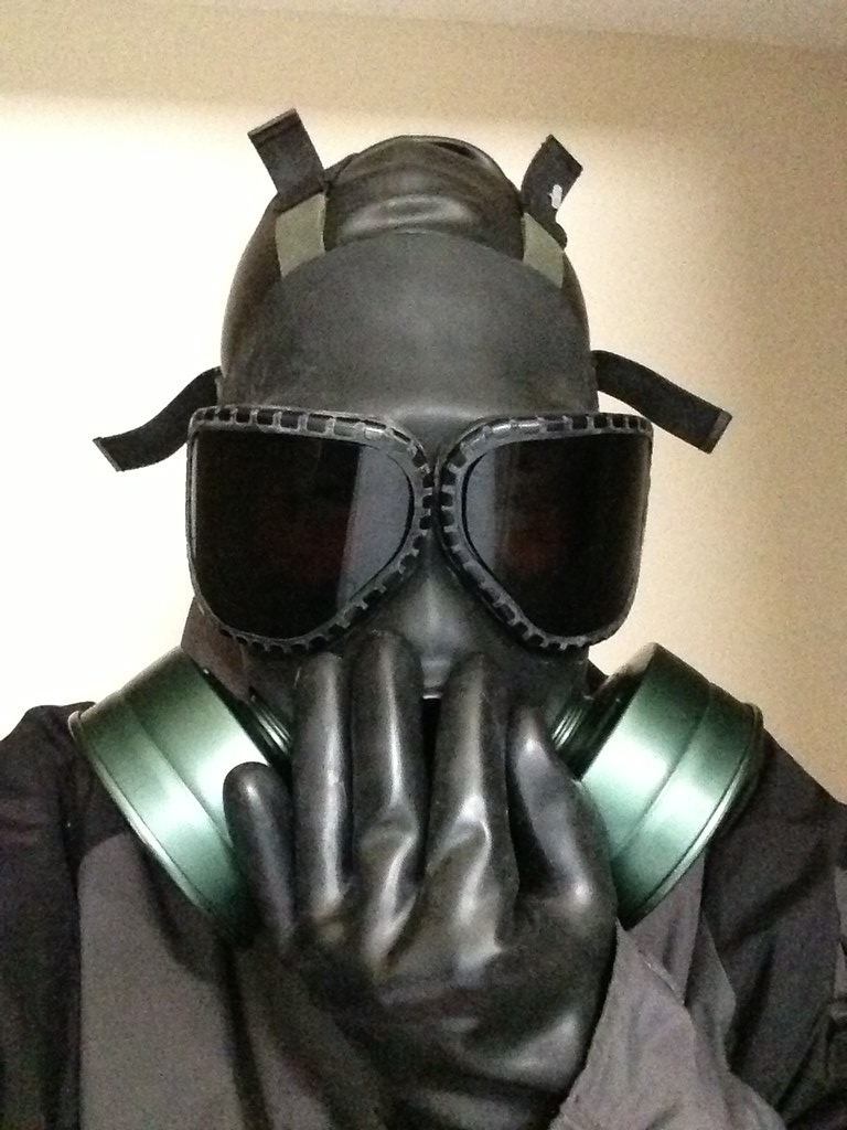 M40 Gas Mask My new M40 with dual filters, black latex hoo… Flickr