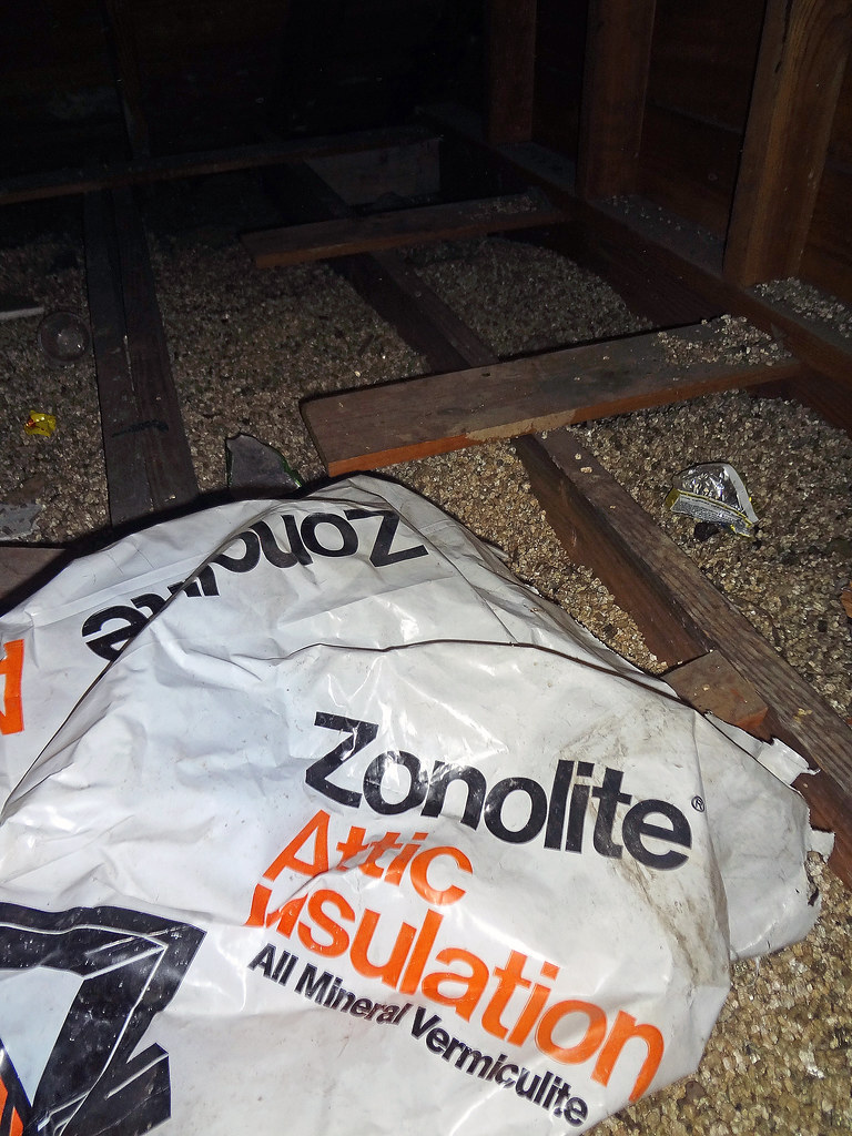 W.R. Grace Zonolite Vermiculite Attic Insulation & Plastc … Flickr