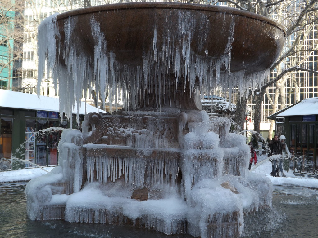 Icicles on A Frozen Water Fountain, Bryant Park, New York … Flickr