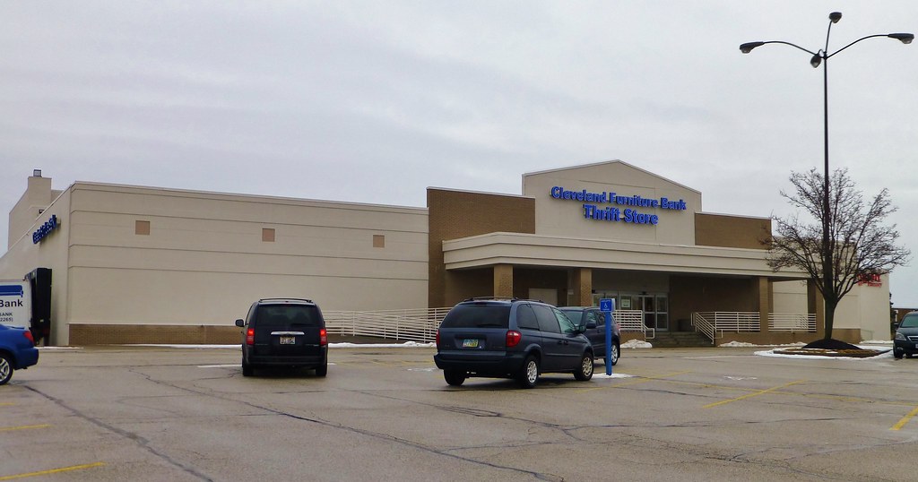 Former Halle's Middleburg Heights This store was opened in… Flickr