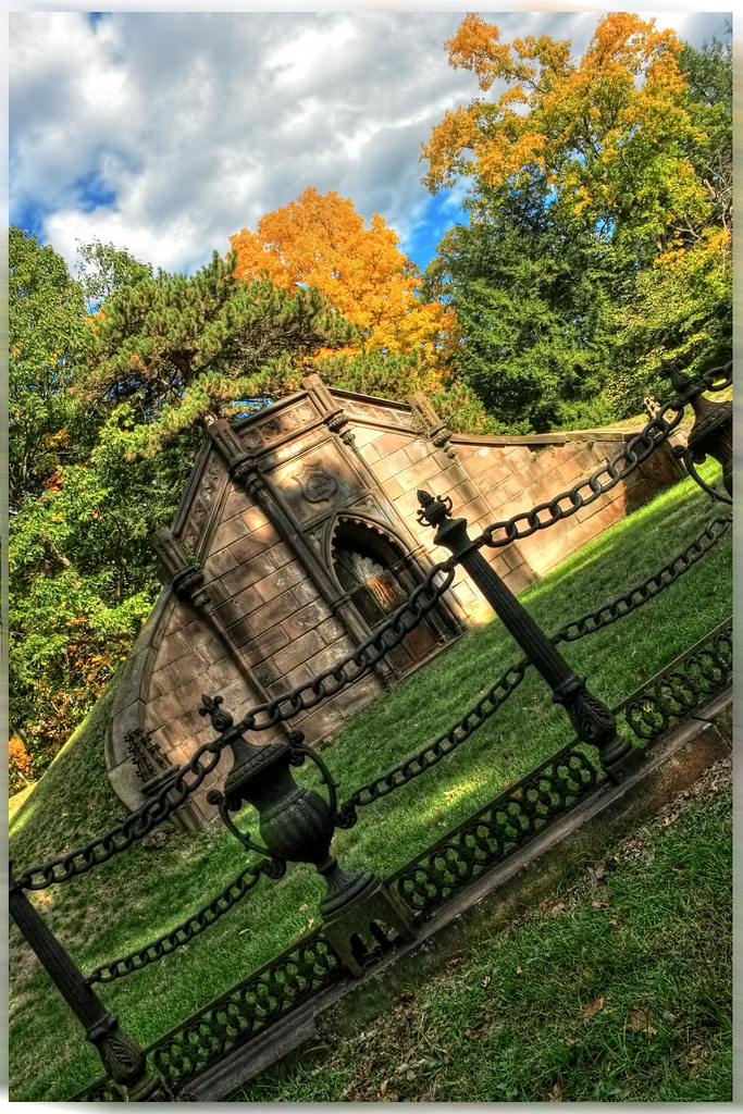 Troy N.Y. Oakwood Cemetery 18 The Vail Vault is a mausol… Flickr