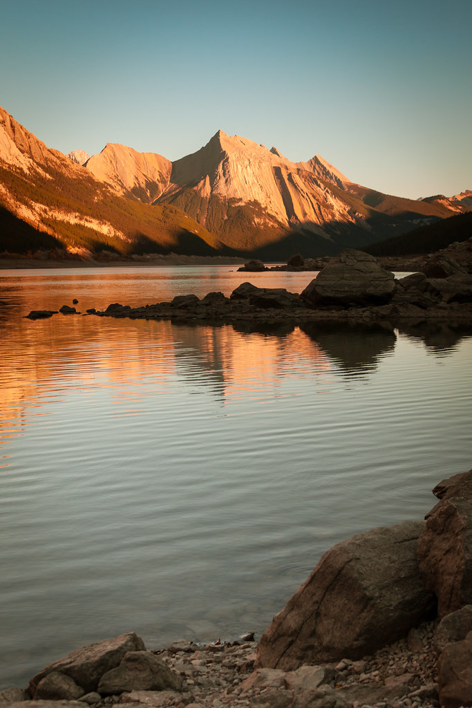 Medicine Lake Sunset Evening shot of Medicine Lake in Jasp… Flickr