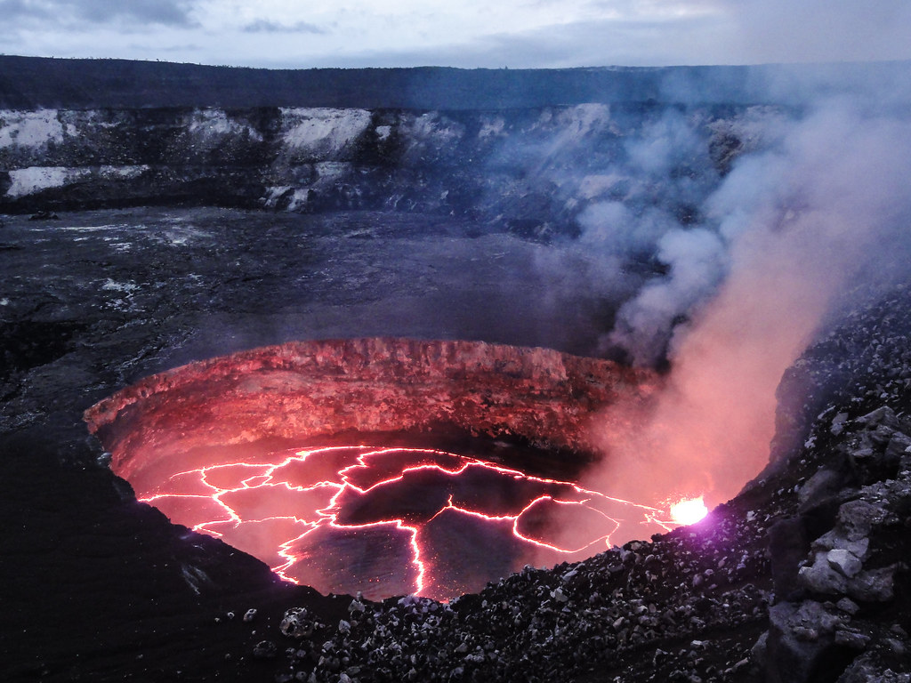Kilauea Lava Lake A view of the summit lava lake at dusk o… Flickr