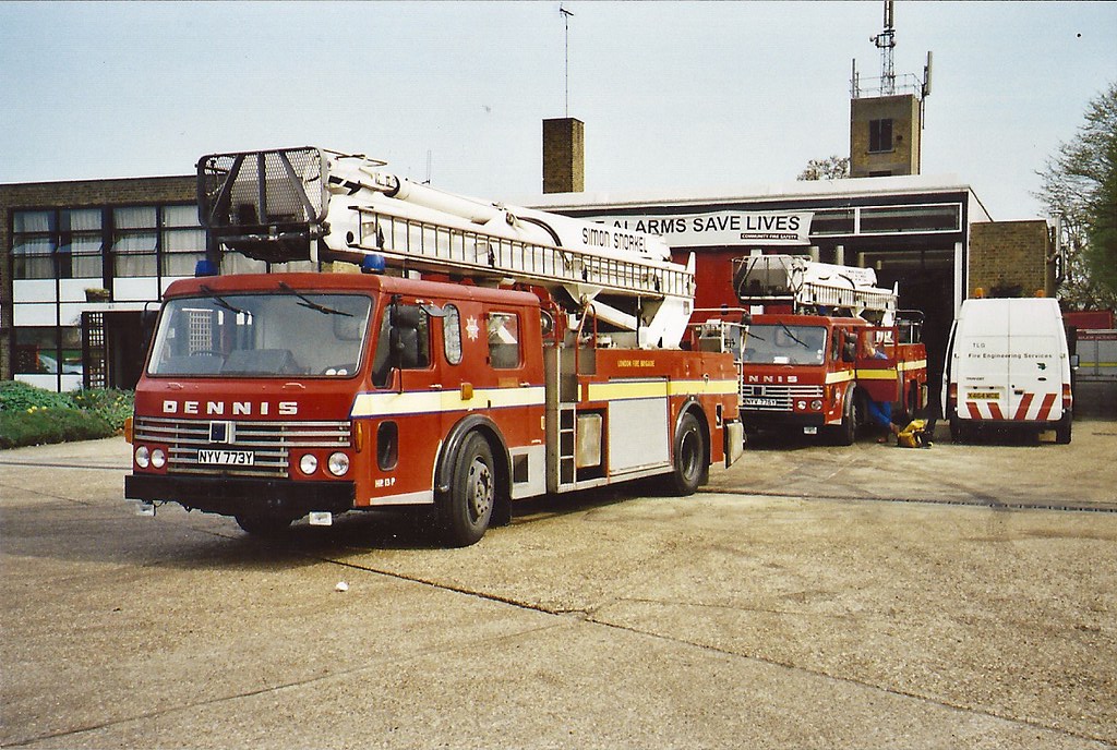 London Fire Brigade Hayes (G40) Two reserve Dennis F125 … Flickr