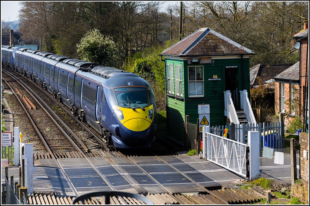 Javelin High Speed train passing through Chartham Station,… Flickr