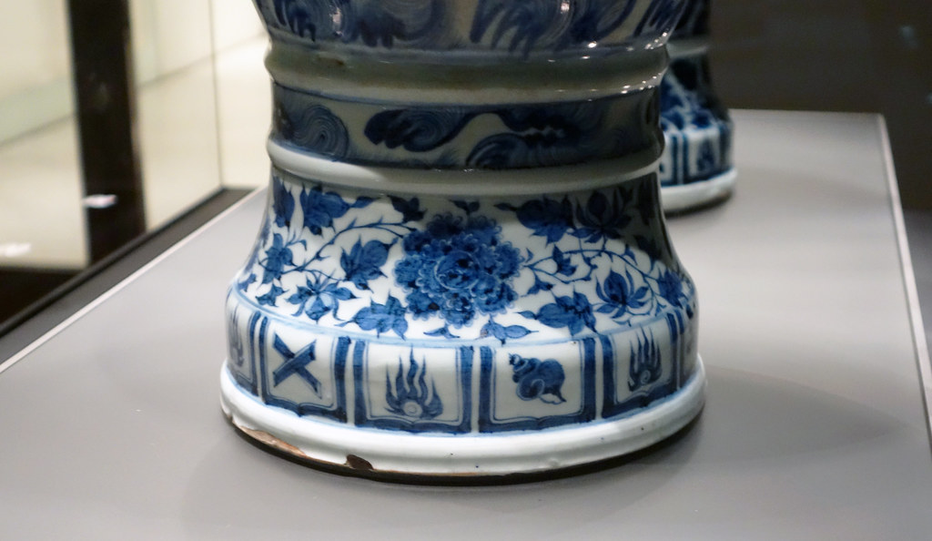 The David Vases (base) The David Vases, 1351 (Yuan dynasty… Flickr
