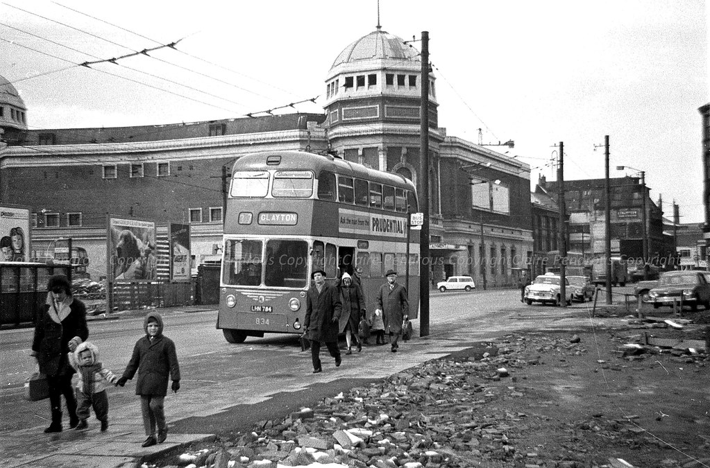 The Odeon, Thornton Road, Bradford, c1970 Passengers aligh… Flickr