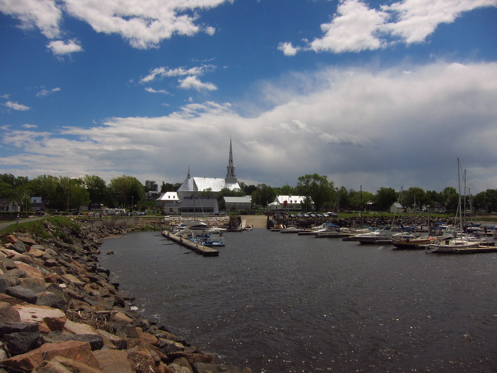 Saint Michel de Bellechasse The harbour and church of Sain… Flickr