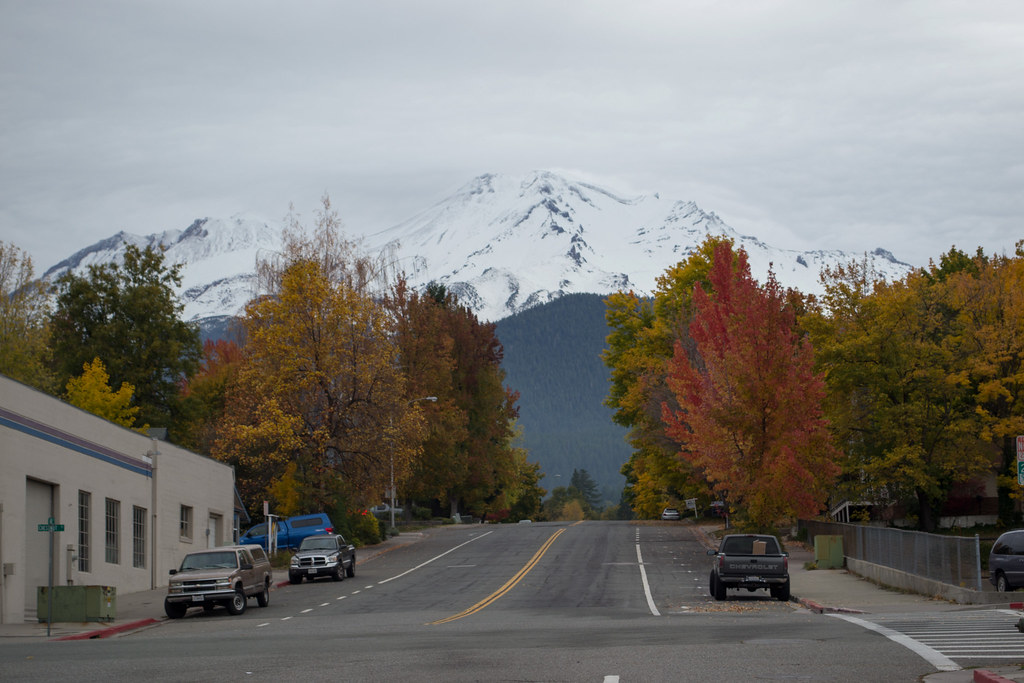 Mt Shasta, CA (1085) Mt Shasta from downtown Mt Shasta (ci… Flickr