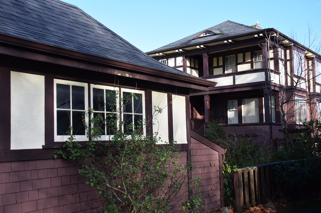 924 Heywood 924 Heywood Street, Fairfield, Victoria BC Lotus