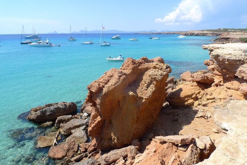 10 playas que parecen una piscina natural en islas y Formentera