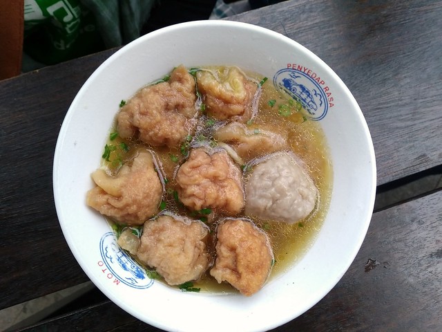 Sensasi Bakso Cuanki 8 ribu di Taman Vanda Bandung Mama Minta Piknik