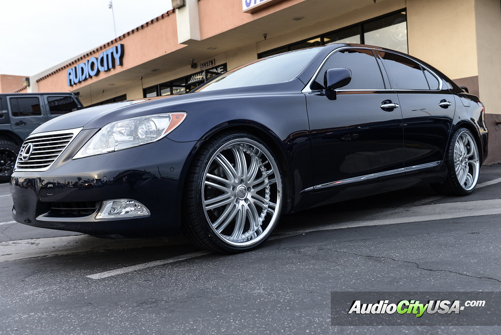 Lexus LS 460 | 22" XIX Wheels X23 Silver Machine chrome lip | AudioCityUsa