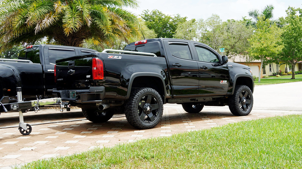 Rough Country 4" lift on 20" rockstars Chevy Colorado & GMC Canyon