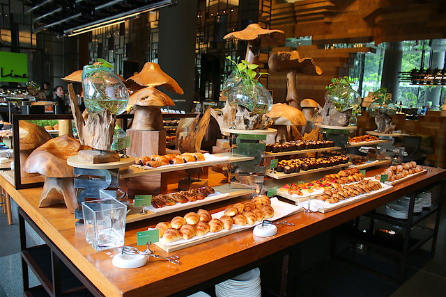 PARKROYAL on Pickering Stunning HotelInAGarden Staycation CAMEMBERU
