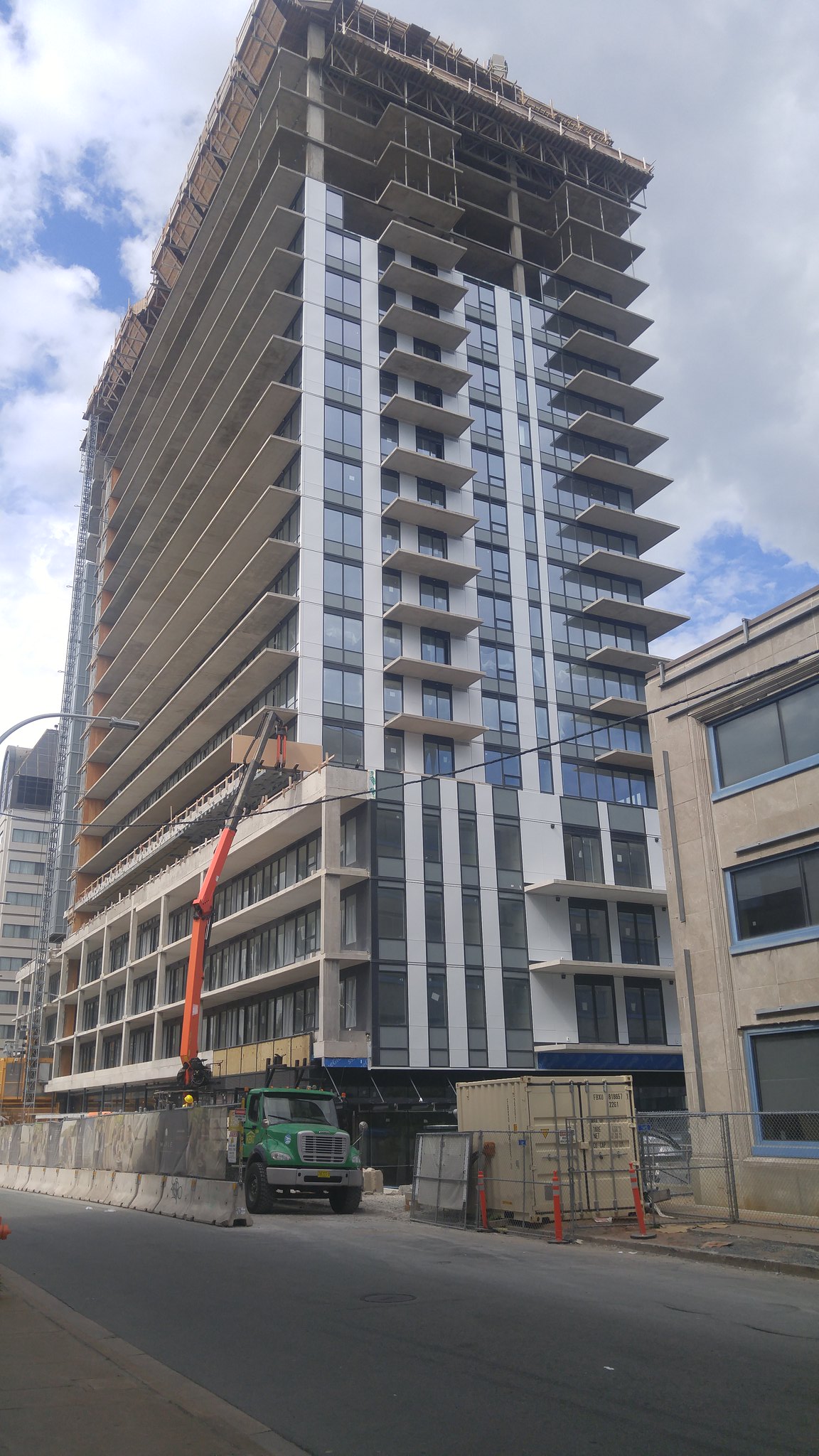 [Halifax] The Maple 72 m 21 fl Complete Page 27