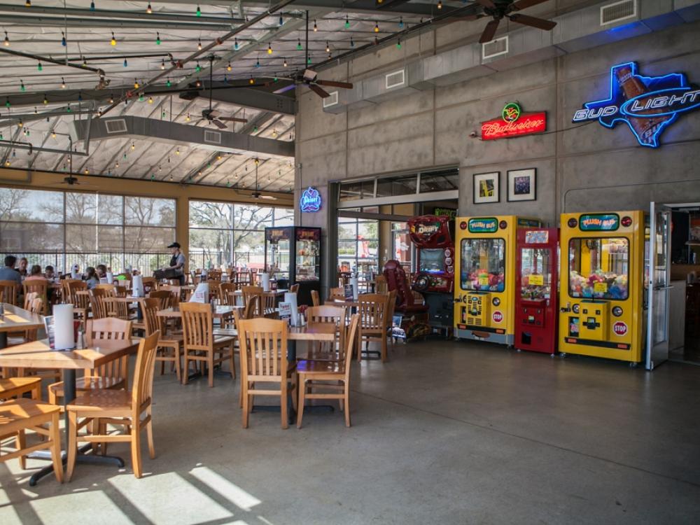Austin Bee Cave Fuddruckers®
