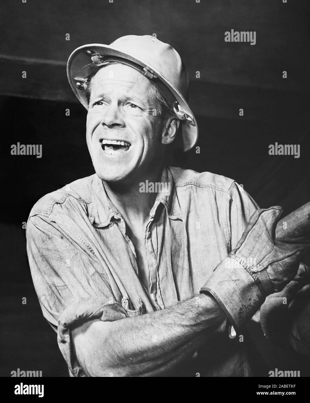 THUNDER BAY, Dan Duryea, 1953 Stock Photo Alamy
