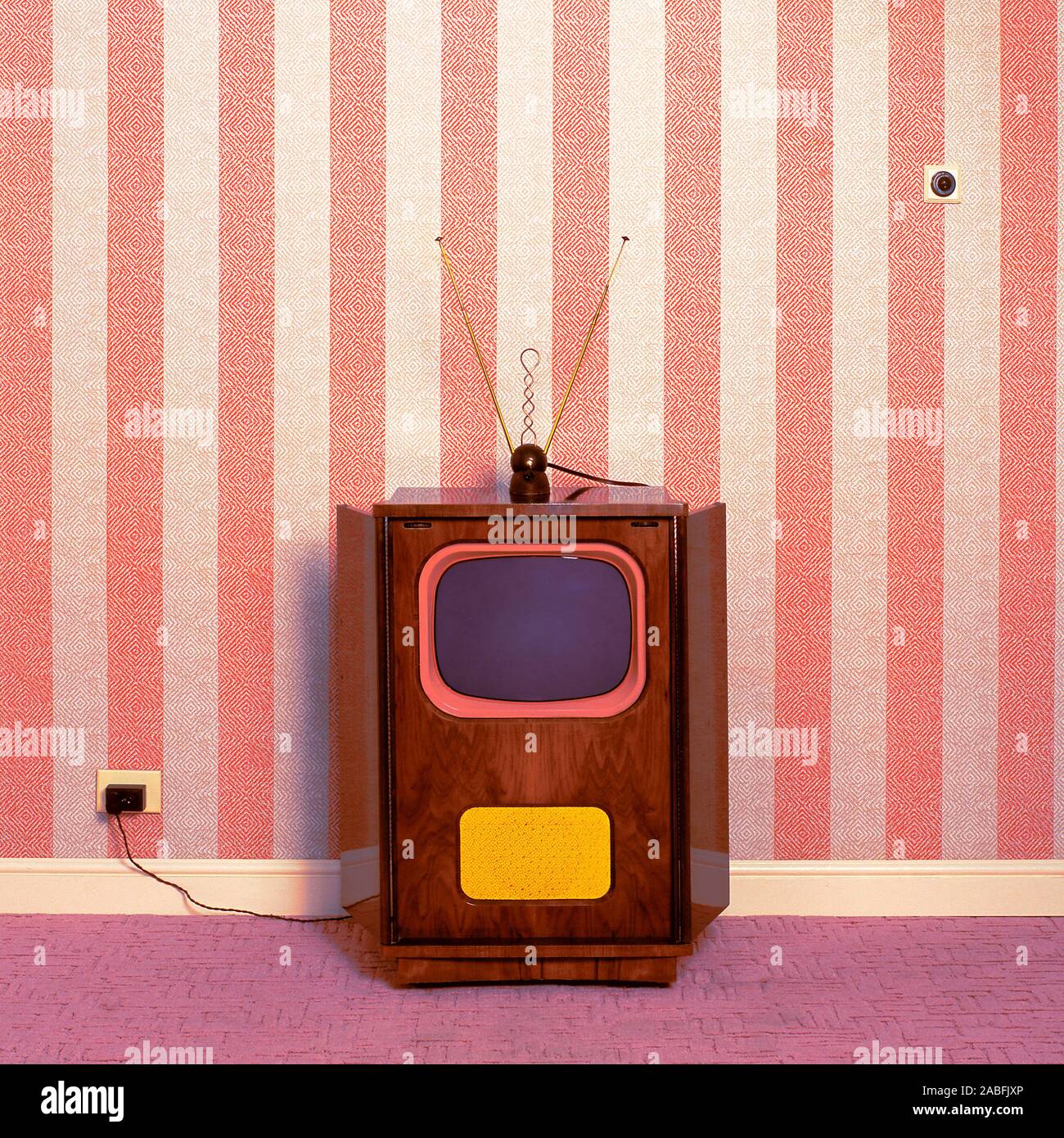 Old tv set hires stock photography and images Alamy