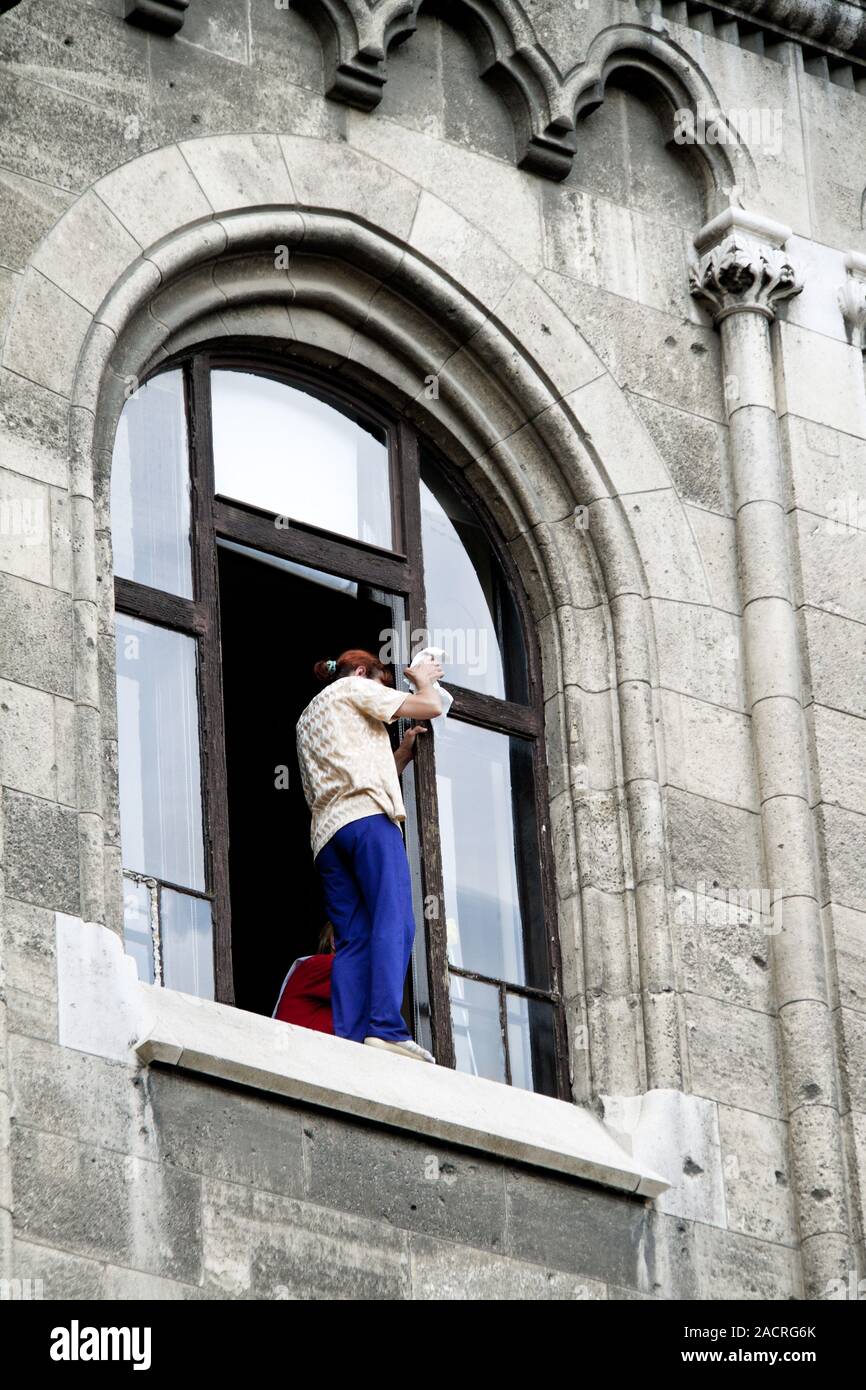 Cleaning dangerous windows Stock Photo Alamy