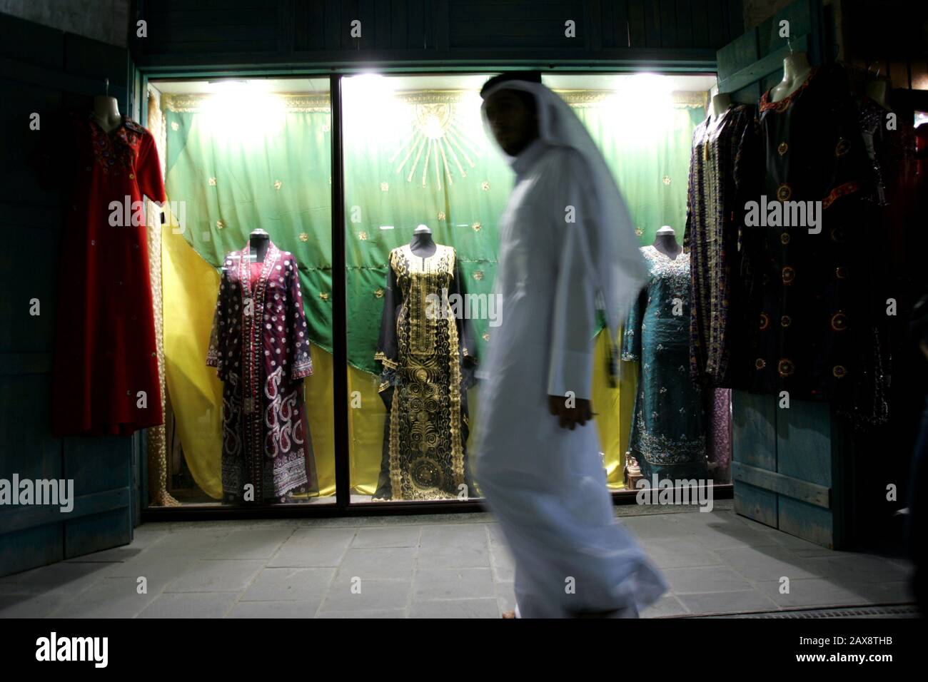 Traditional Qatari Dress High Resolution Stock Photography and Images