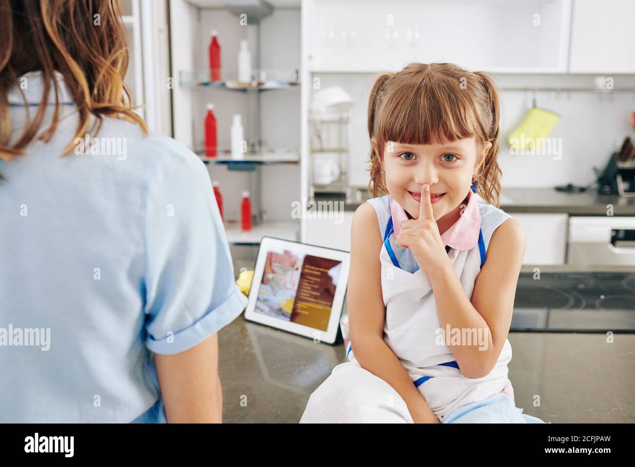 How to keep your child quiet hires stock photography and images Alamy