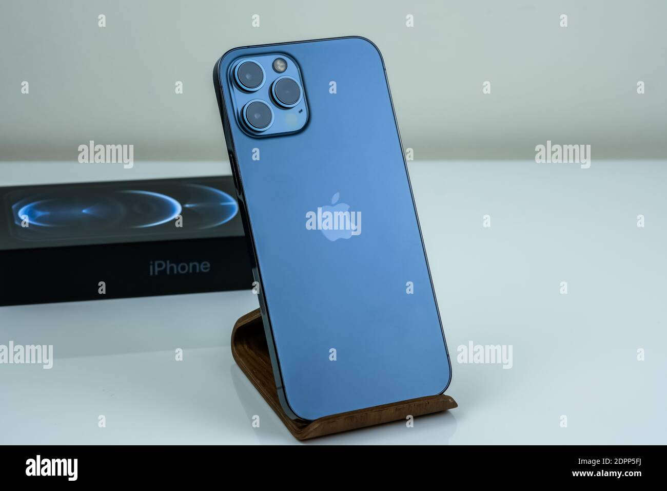 iPhone 12 Pro Max Pacific Blue Stock Photo Alamy