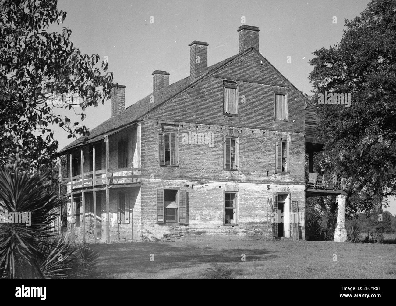 Live Oak Plantation House Stock Photo Alamy