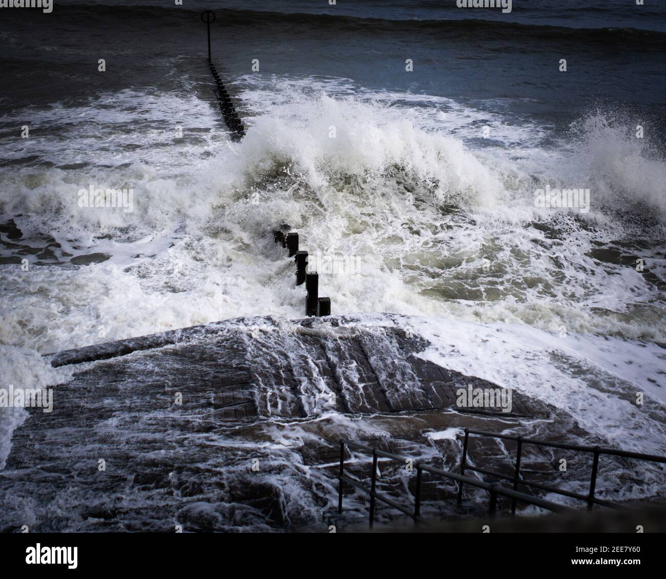 Rolling waves hires stock photography and images Alamy