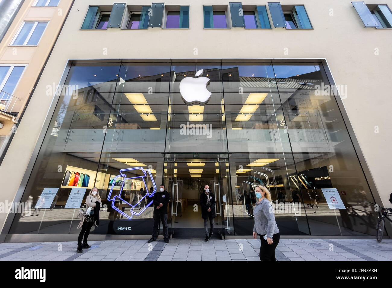 Apple store in Munich, Germany Stock Photo Alamy