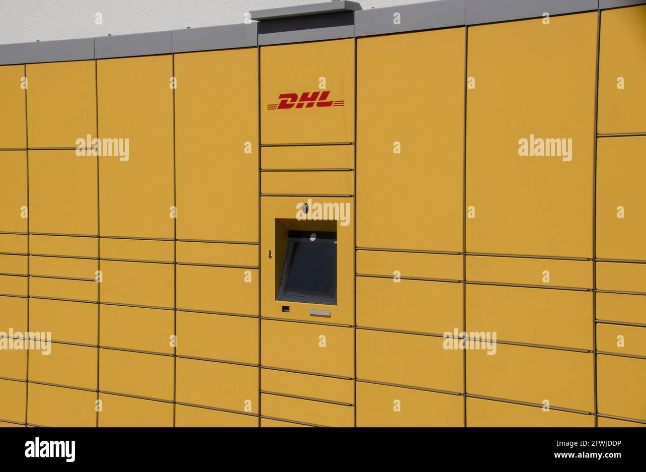 Dhl box hires stock photography and images Alamy
