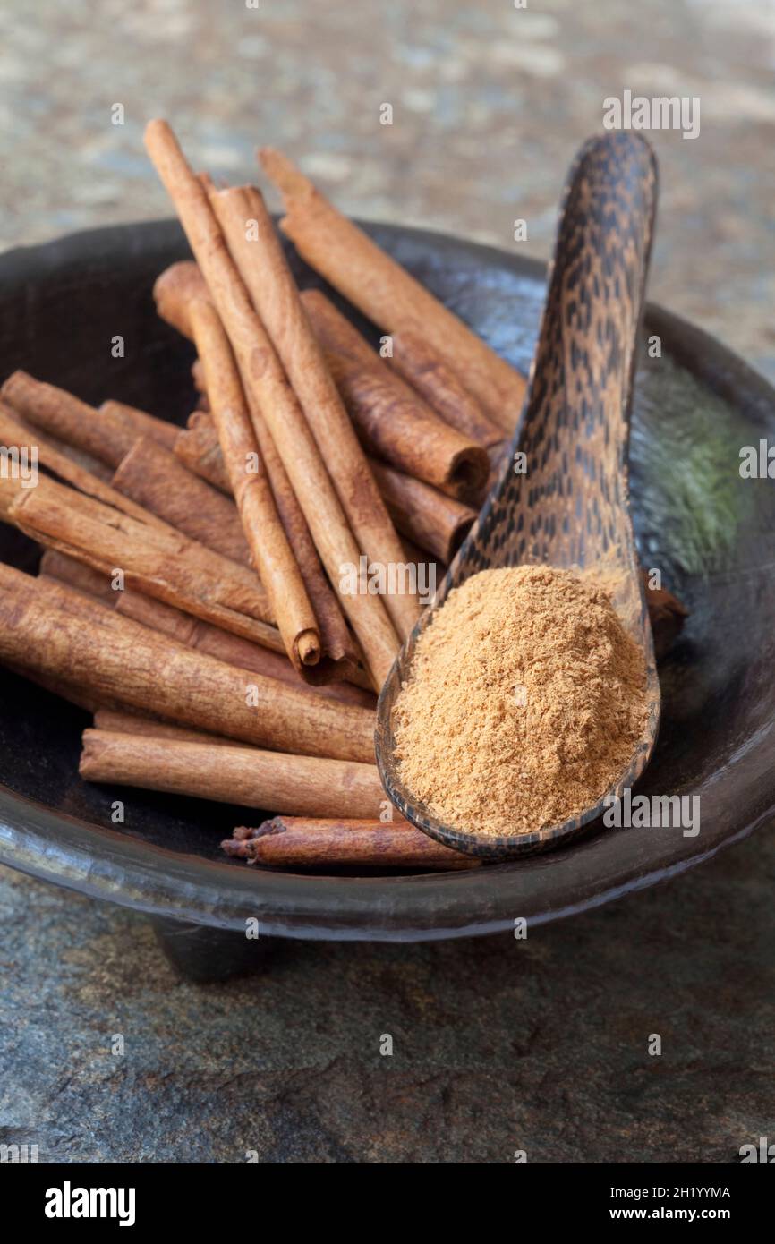 Grind cinnamon hires stock photography and images Alamy