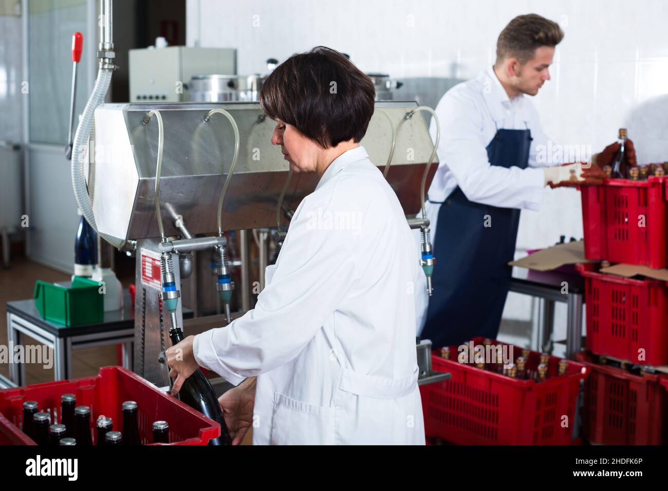 worker bottling wine Stock Photo Alamy
