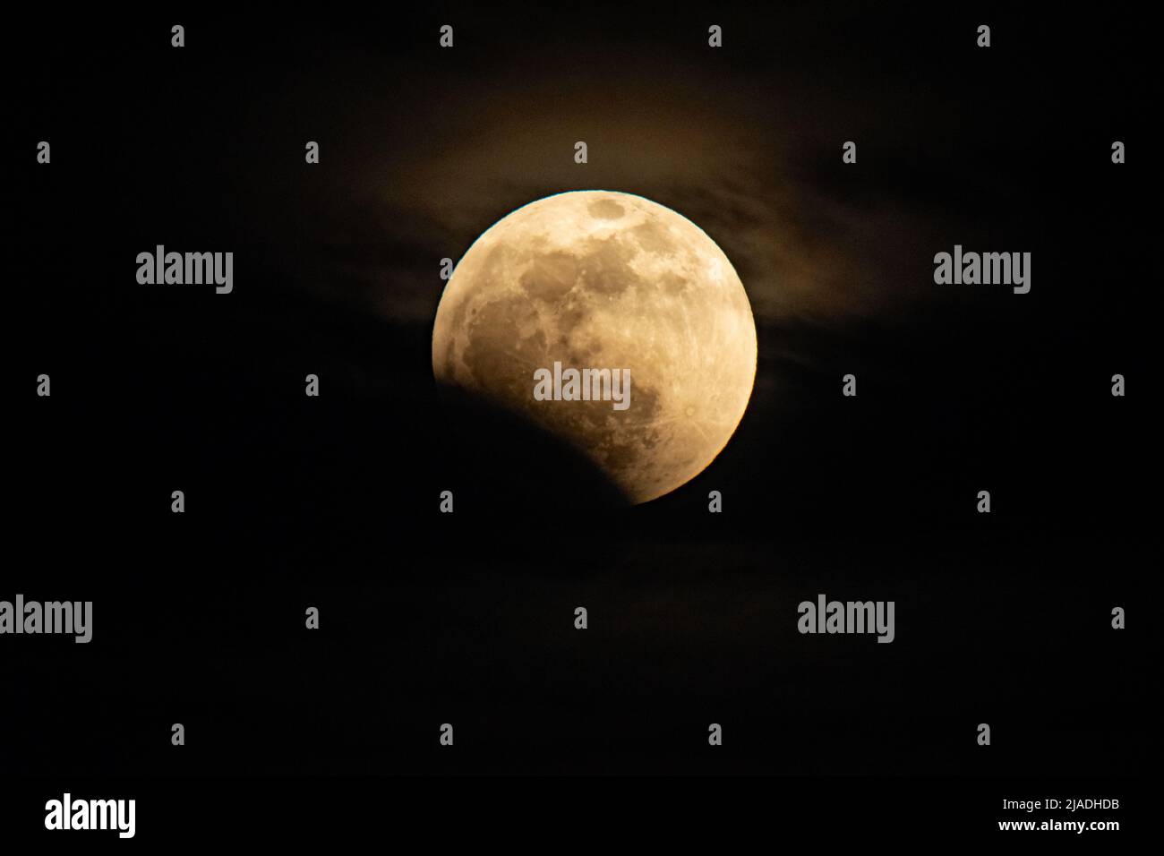 Super flower blood moon lunar eclipse 2022 hires stock photography and