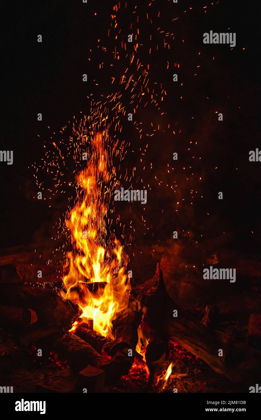 Campfire glow hires stock photography and images Alamy