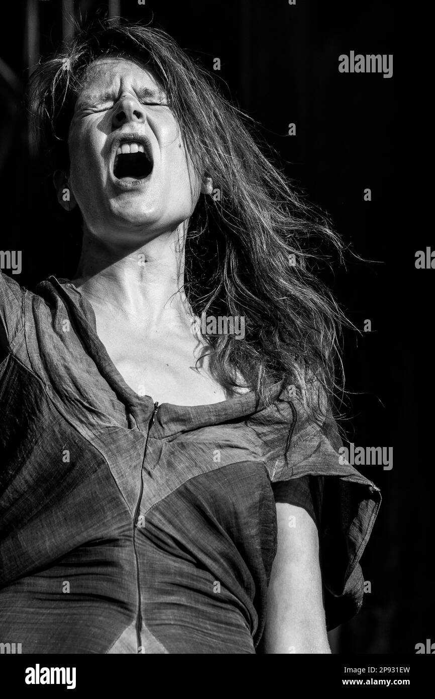 Chanteuse et actrice française hires stock photography and images Alamy