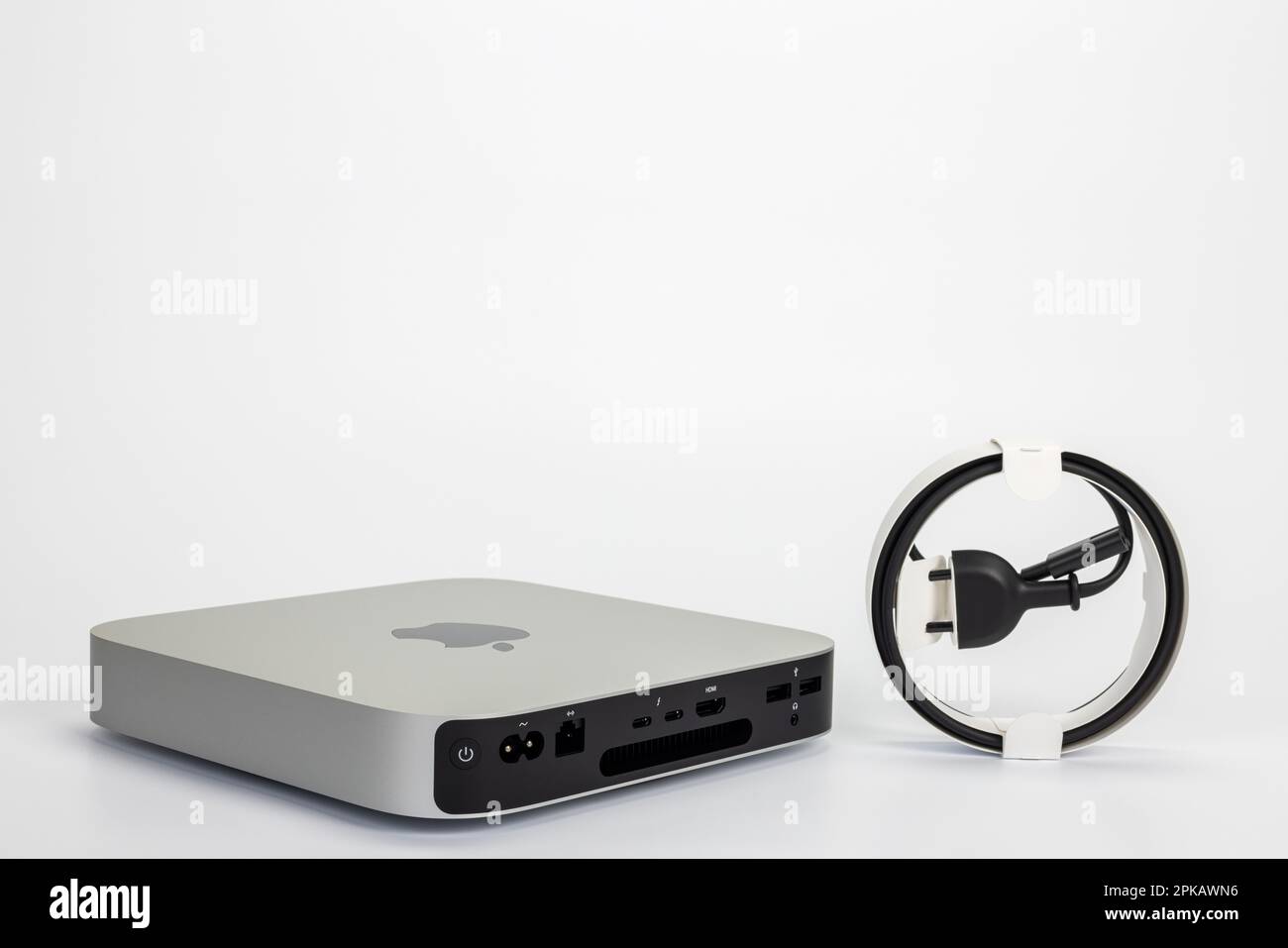 Apple mac mini with m1 chip hi-res stock photography and images - Alamy