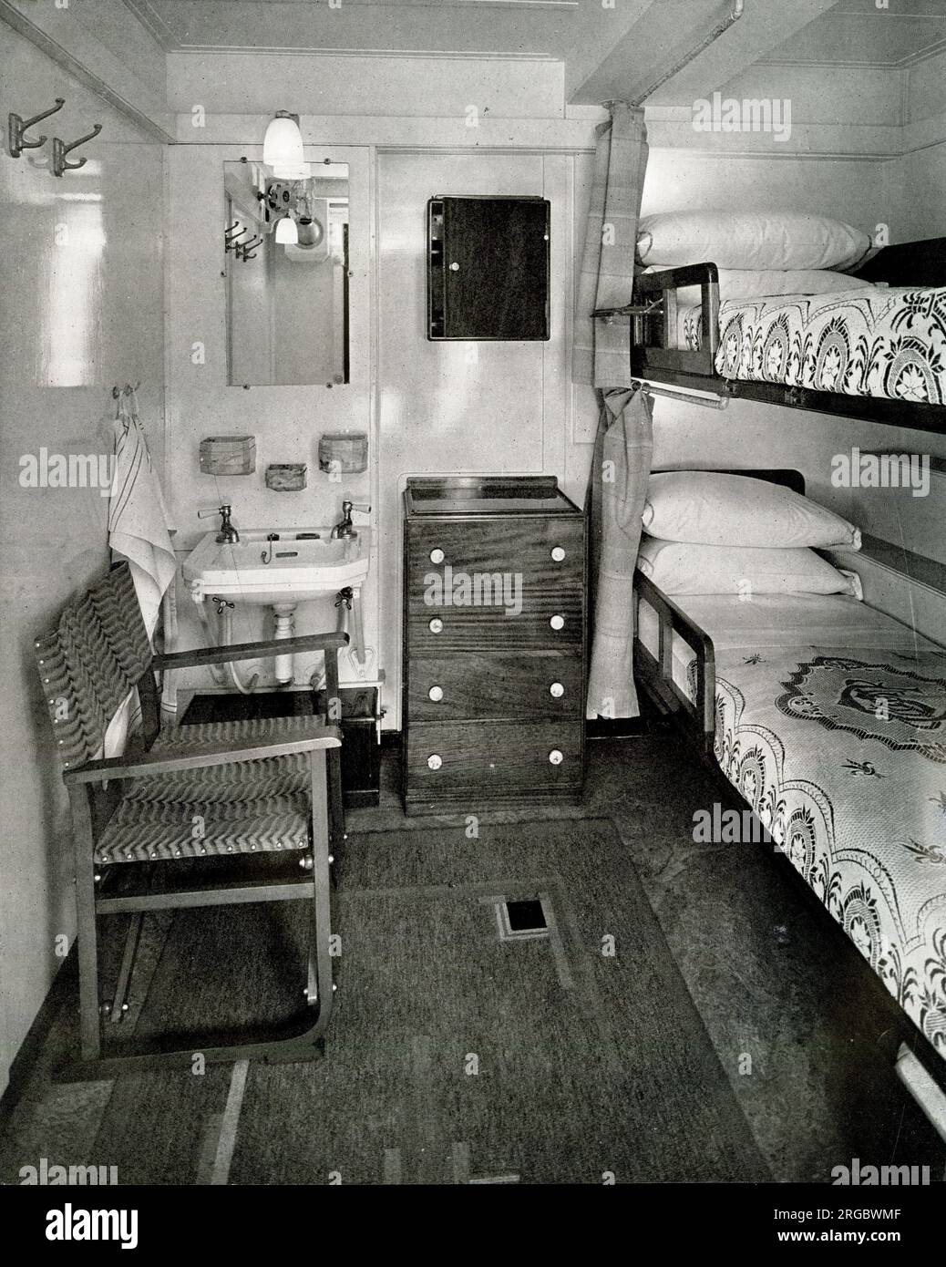 RMS Queen Mary, Third Class Cabin Stock Photo Alamy