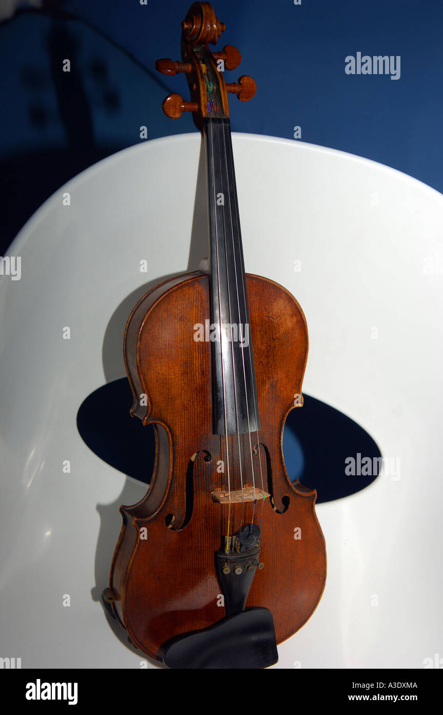 Catgut string hires stock photography and images Alamy