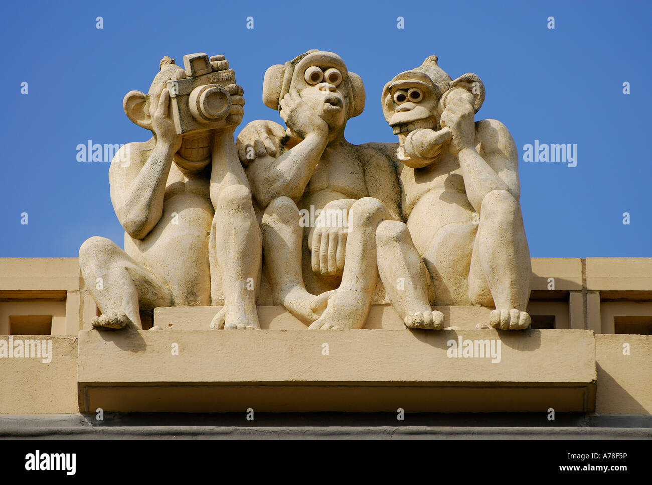Three monkeys hires stock photography and images Alamy