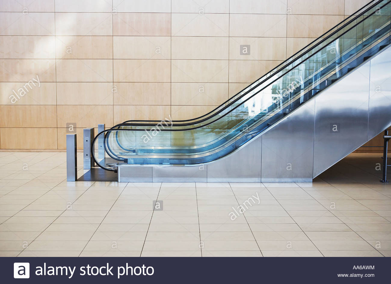 Escalator Going Down Stock Photos & Escalator Going Down Stock Images