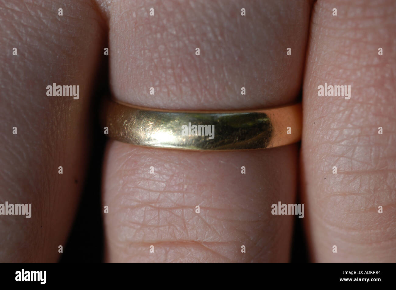 Ring gold ring wedding ring finger fingers wedding band gold hires