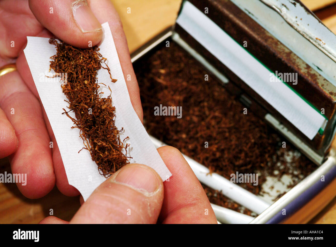 Roll up cigarette hires stock photography and images Alamy