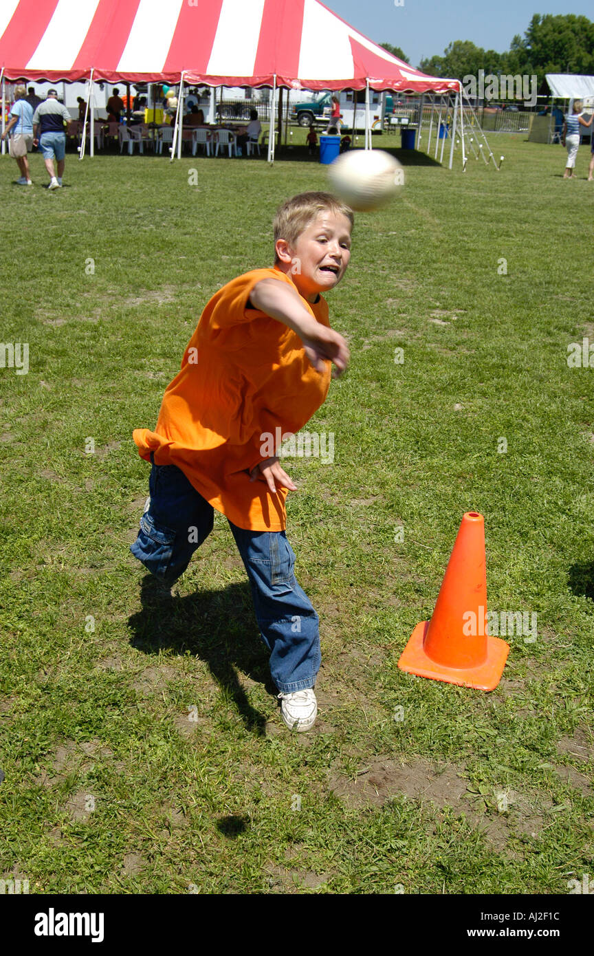 Boy throws hires stock photography and images Alamy