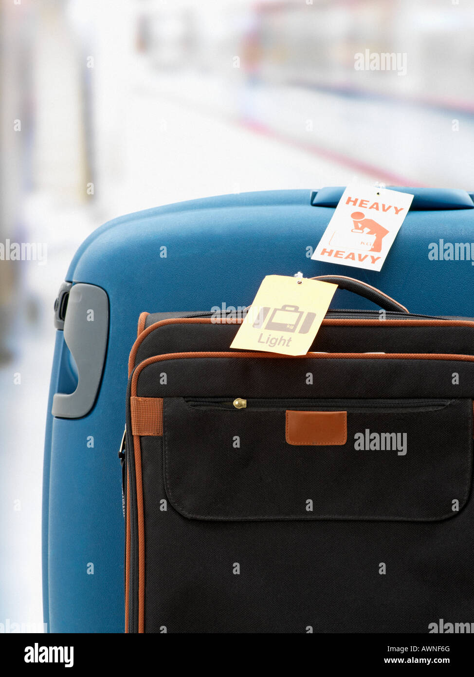 Heavy Luggage Stock Photos & Heavy Luggage Stock Images Alamy