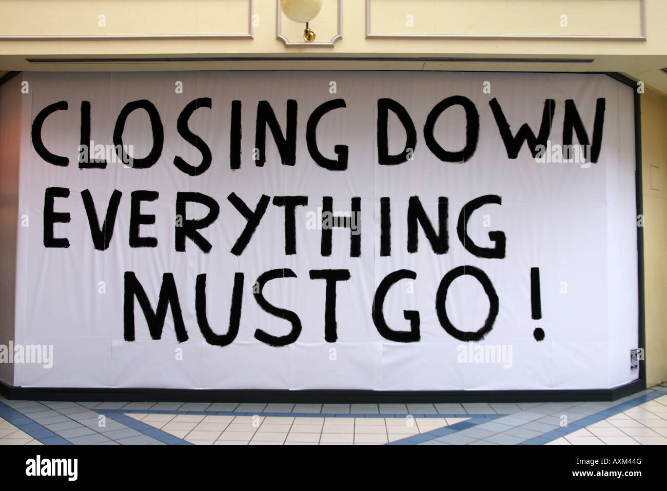 Closing down sign Stock Photo Alamy