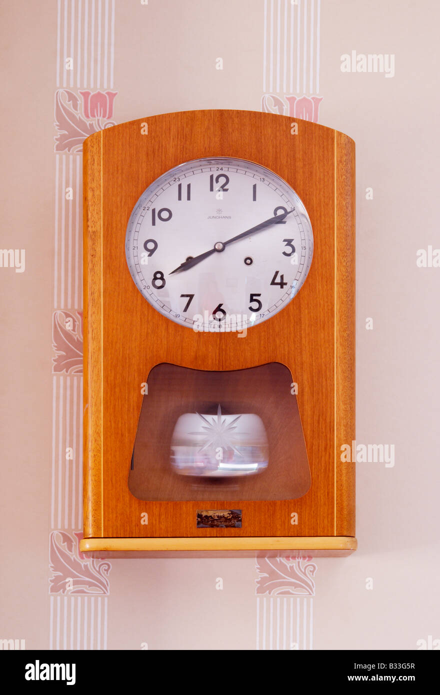 Pendulum clock hires stock photography and images Alamy