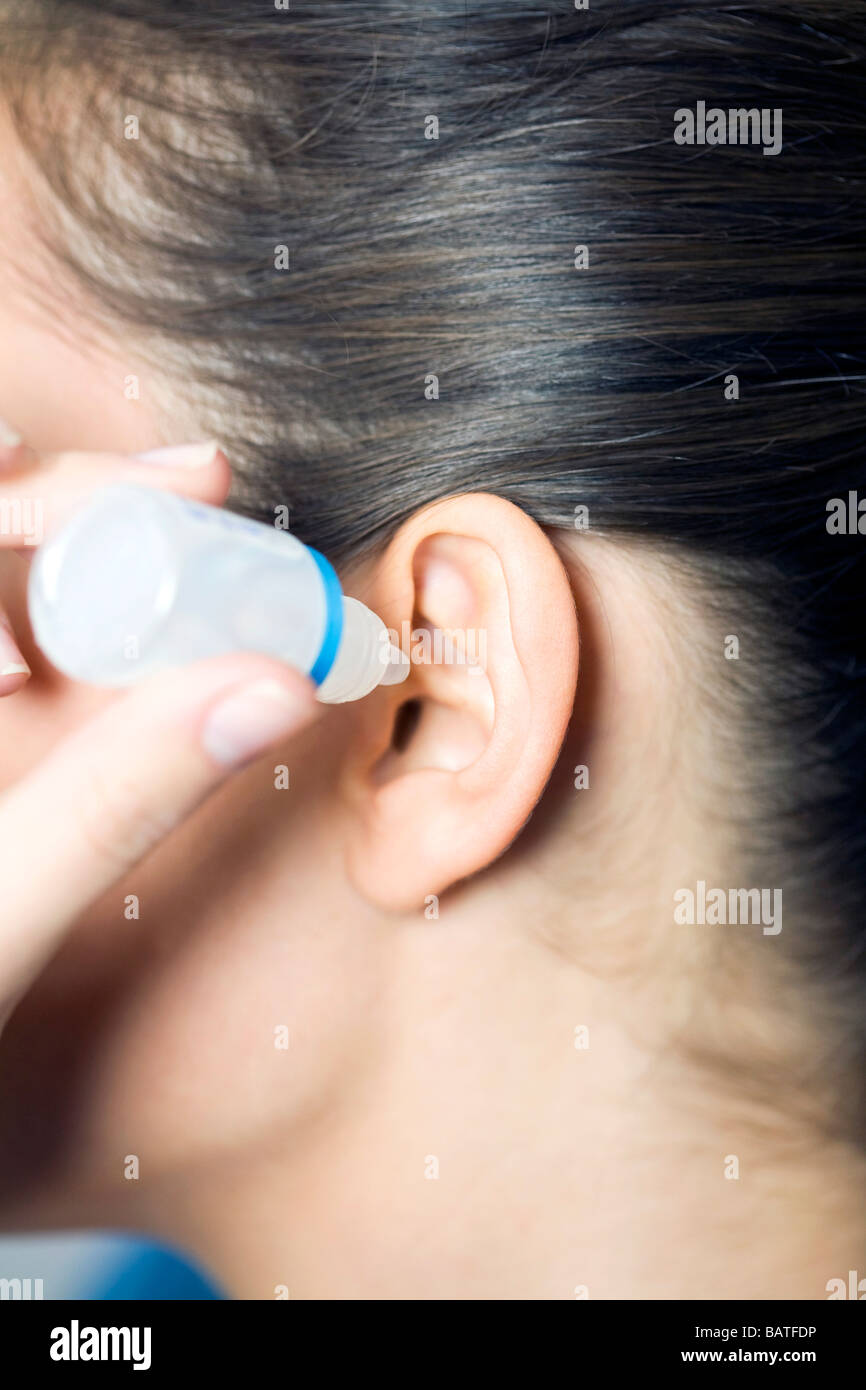 Administering ear drops hires stock photography and images Alamy