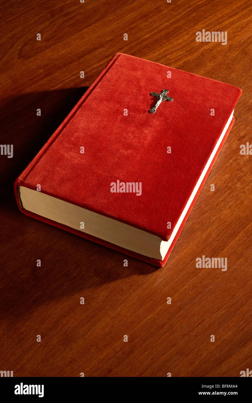 Holy Bible And Cross High Resolution Stock Photography and Images Alamy